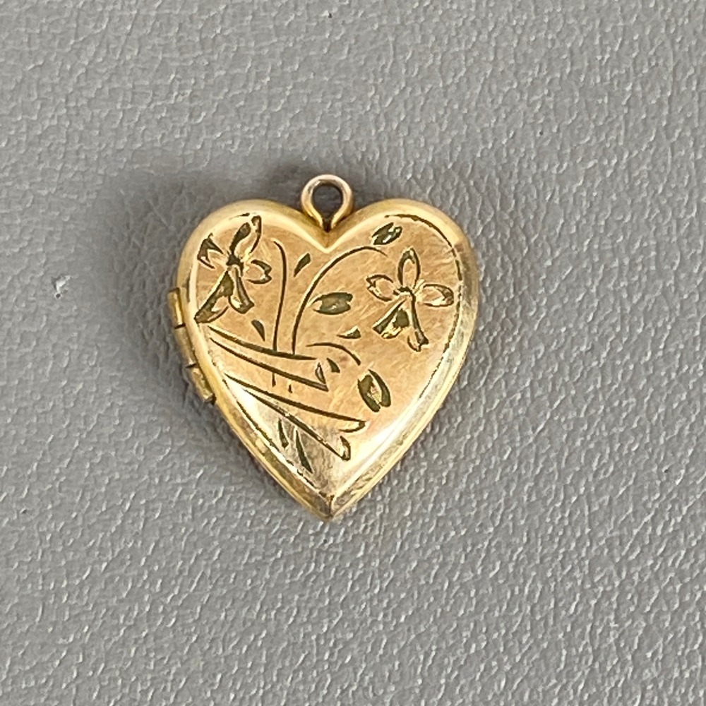 Vintage Gold Filled/Plated Heart Locket Pendant Engraved Floral Photo Charm